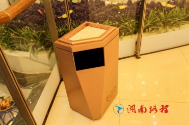 商場標(biāo)識(shí)